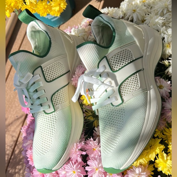 🍀🍏Tory Burch Sock Runner Sneaker size 8 like new🍏🍀 - Picture 8 of 10
